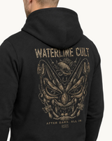 WATERLINE CULT Hoodie Black – Detail Tragebild Rückseite