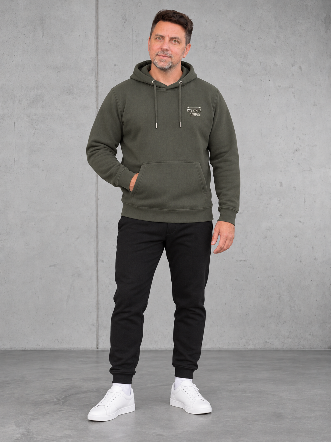 CYPRINUS CARPIO Hoodie Organic Khaki – fullbody-front-chestprint #farbe_organic khaki