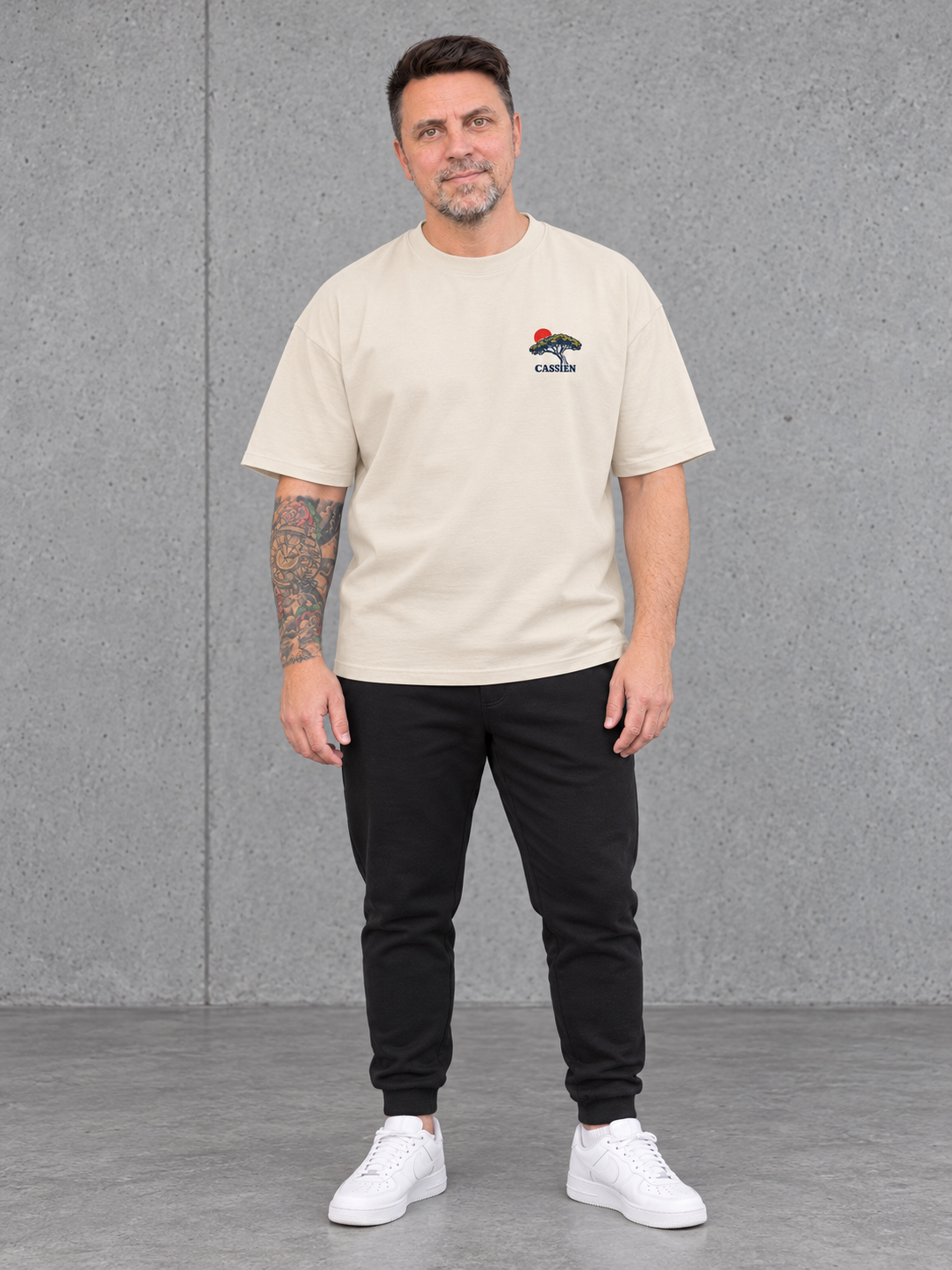 LAC DE SAINT-CASSIEN Oversize Shirt in Ivory – Ganzkörperansicht von vorne
