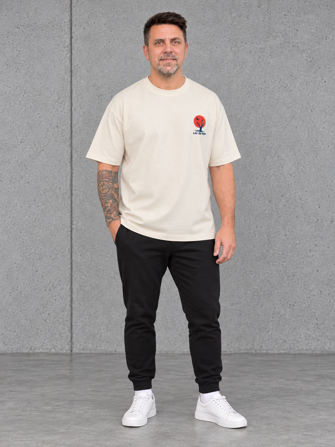 LAC DU DER Oversize Shirt in Ivory – Ganzkörperansicht von vorne
