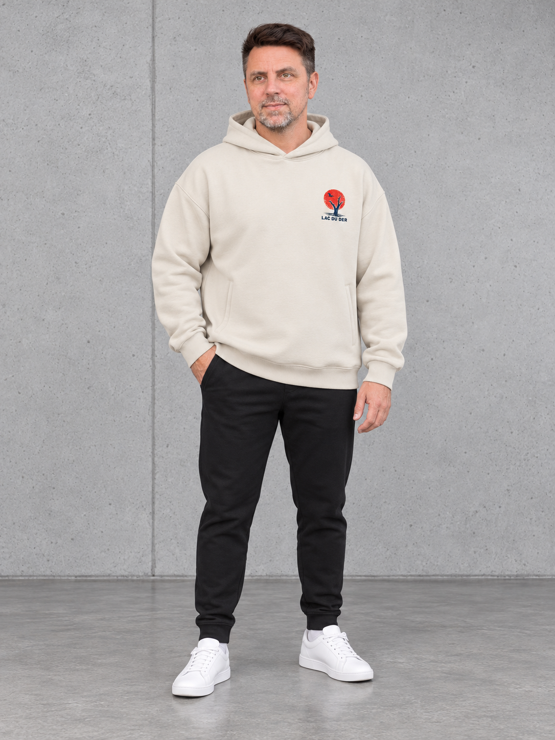 LAC DU DER Oversize Hoodie NS408 in Ivory – Ganzkörperansicht von vorne
