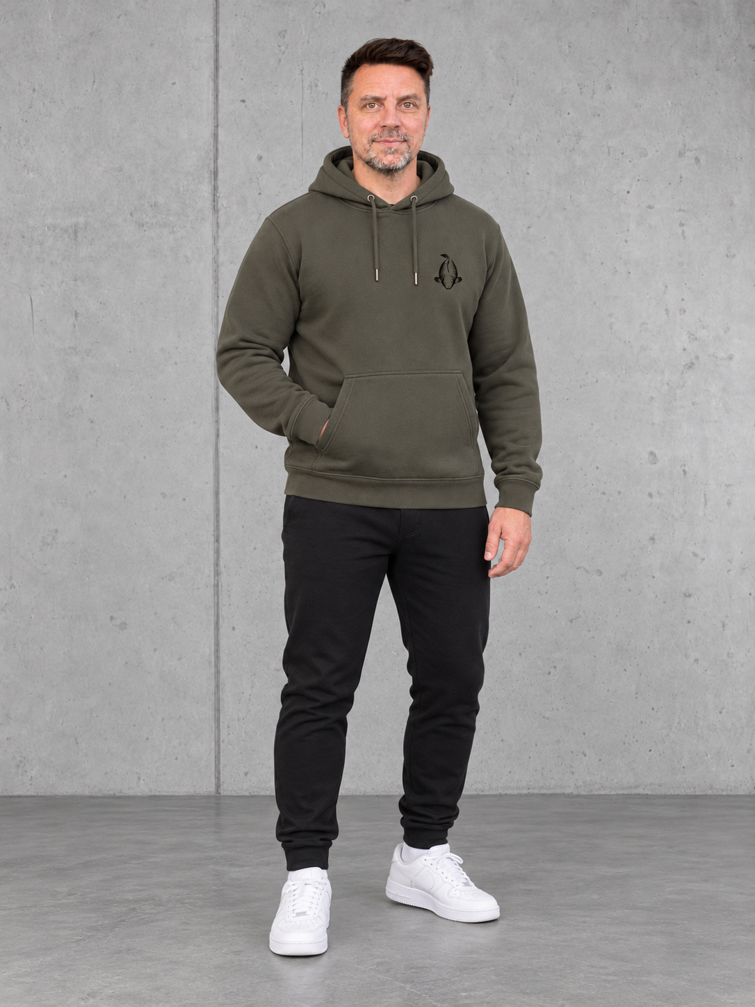 carpstylez KING CARP Hoodie – Ganzkörper Vorderseite #farbe_organic khaki