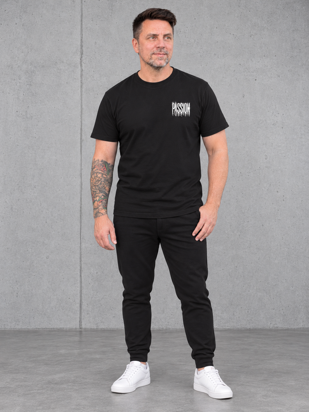 carpstylez PASSION Shirt – Fullbody-Vorderansicht mit Olli und PASSION-Brustlogo #farbe_black