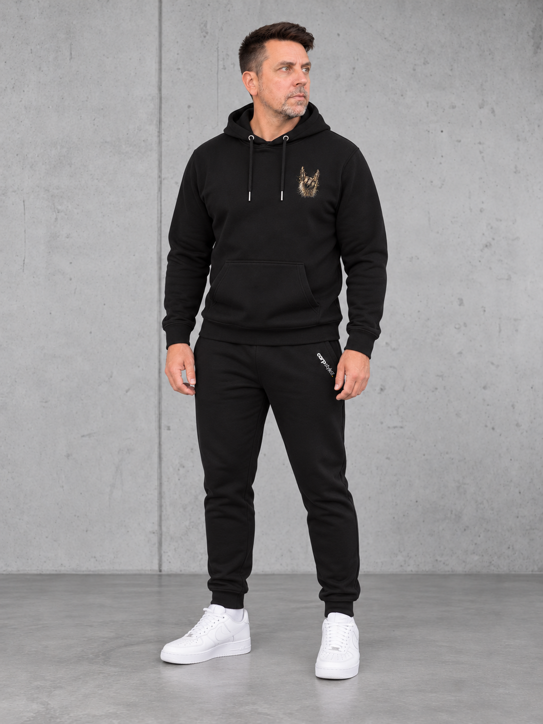 ROCC ON Hoodie Black – Ganzkörper Vorderseite #farbe_black