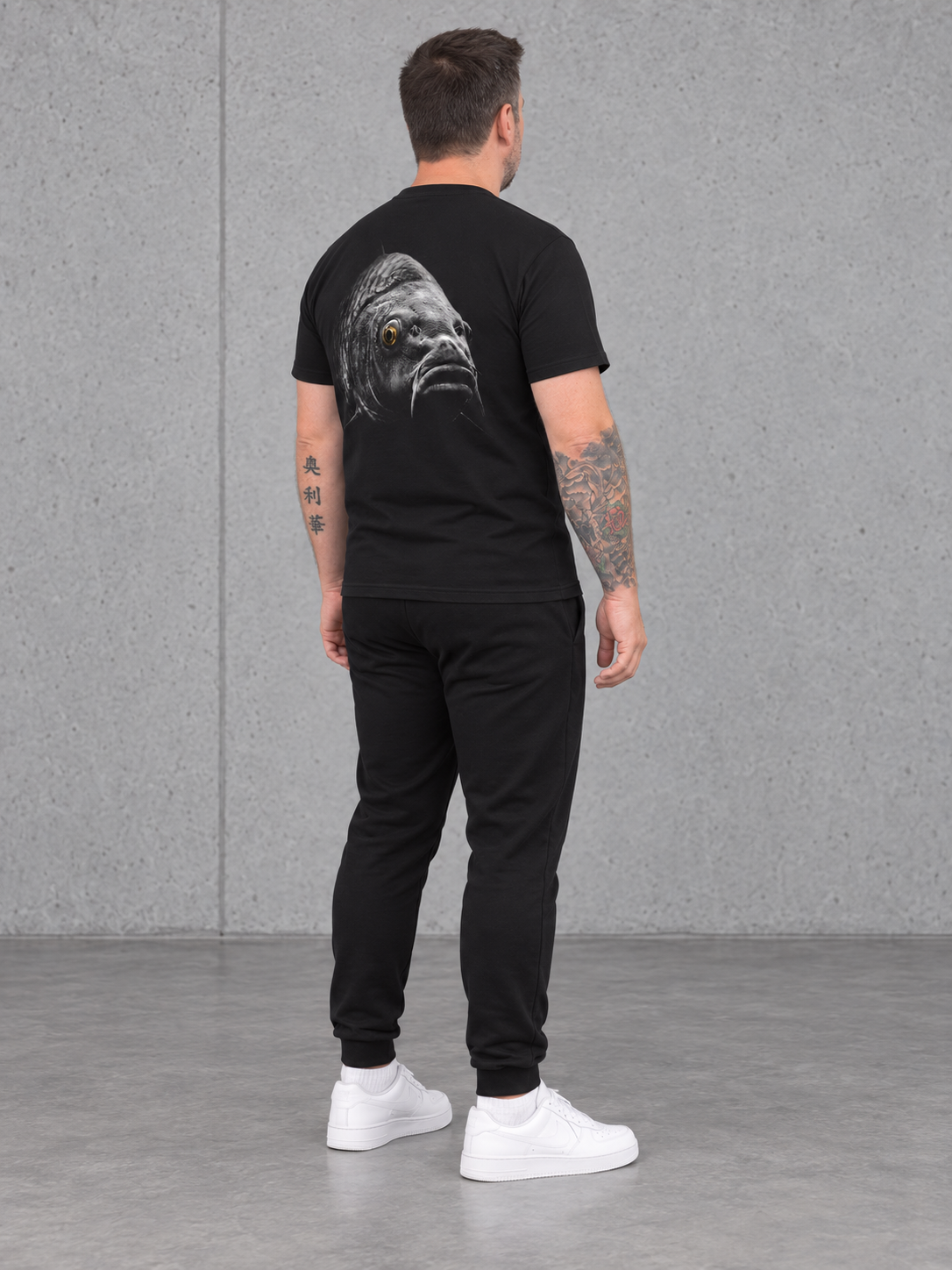 carpstylez BLACKWATER CARP Shirt – Ganzkörper Rücken seitlich #farbe_black
