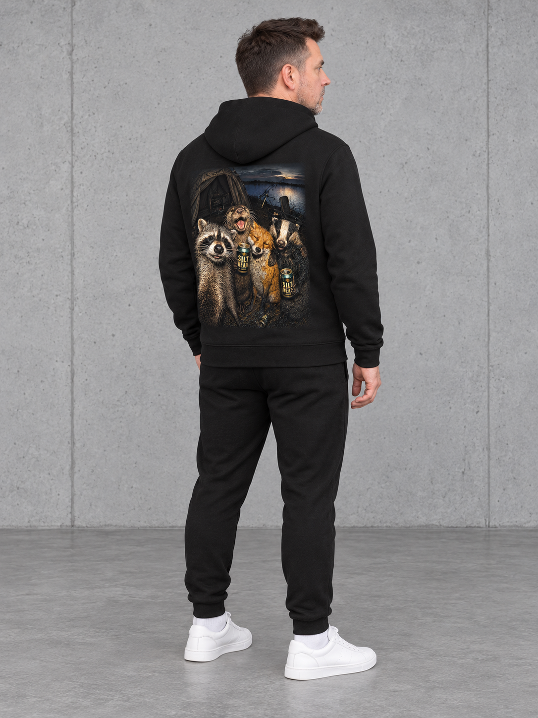 CHEERS Hoodie Black – Ganzkörper-Rückenansicht im Dreiviertelwinkel #farbe_black