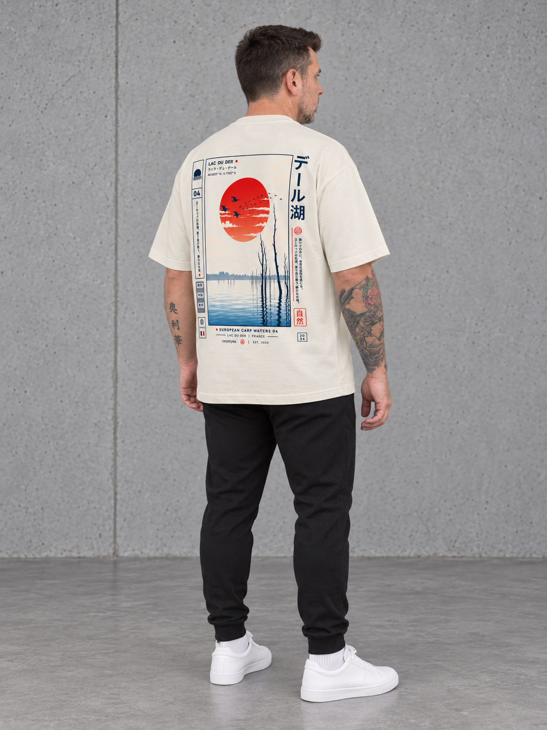 LAC DU DER Oversize Shirt in Ivory – Ganzkörperansicht schräg von hinten
