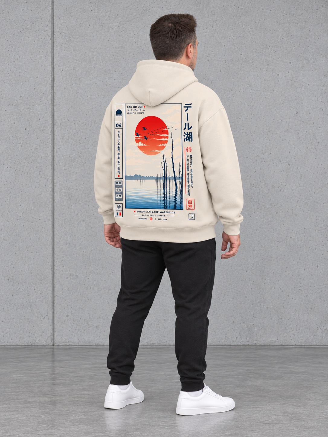 LAC DU DER Oversize Hoodie NS408 in Ivory – Ganzkörperansicht schräg von hinten