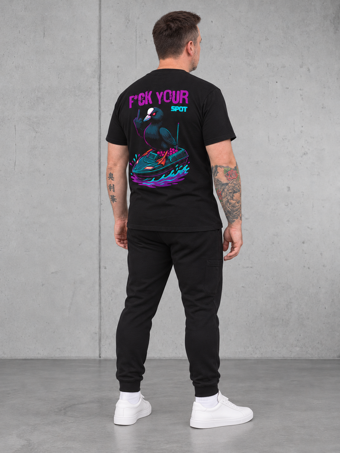 F*CK YOUR SPOT Shirt Schwarz – Ganzkörper schräg hinten #farbe_black