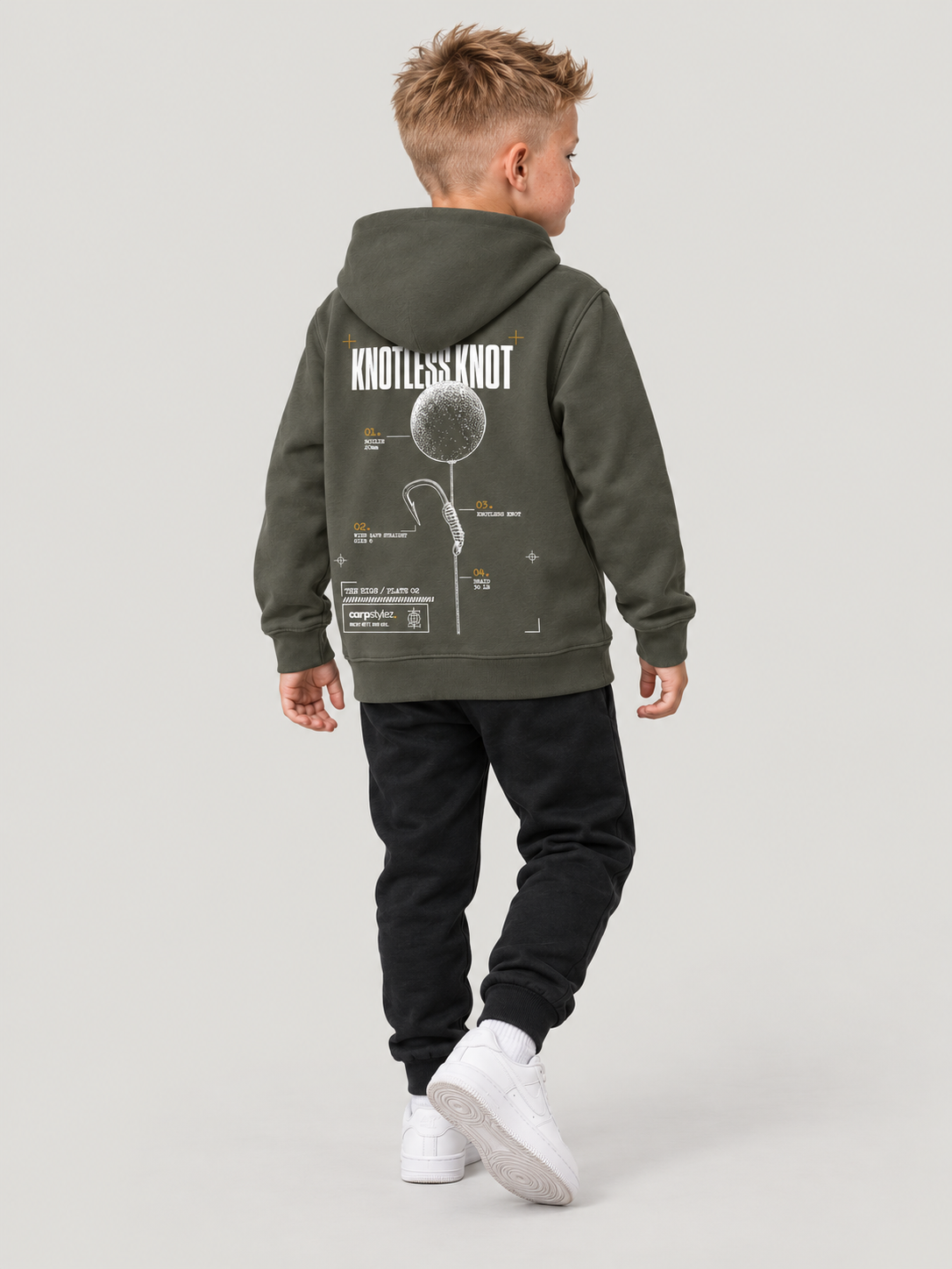 carpstylez Kids Hoodie Knotless Knot in Organic Khaki – Fullbody Rückenansicht schräg #farbe_organic khaki