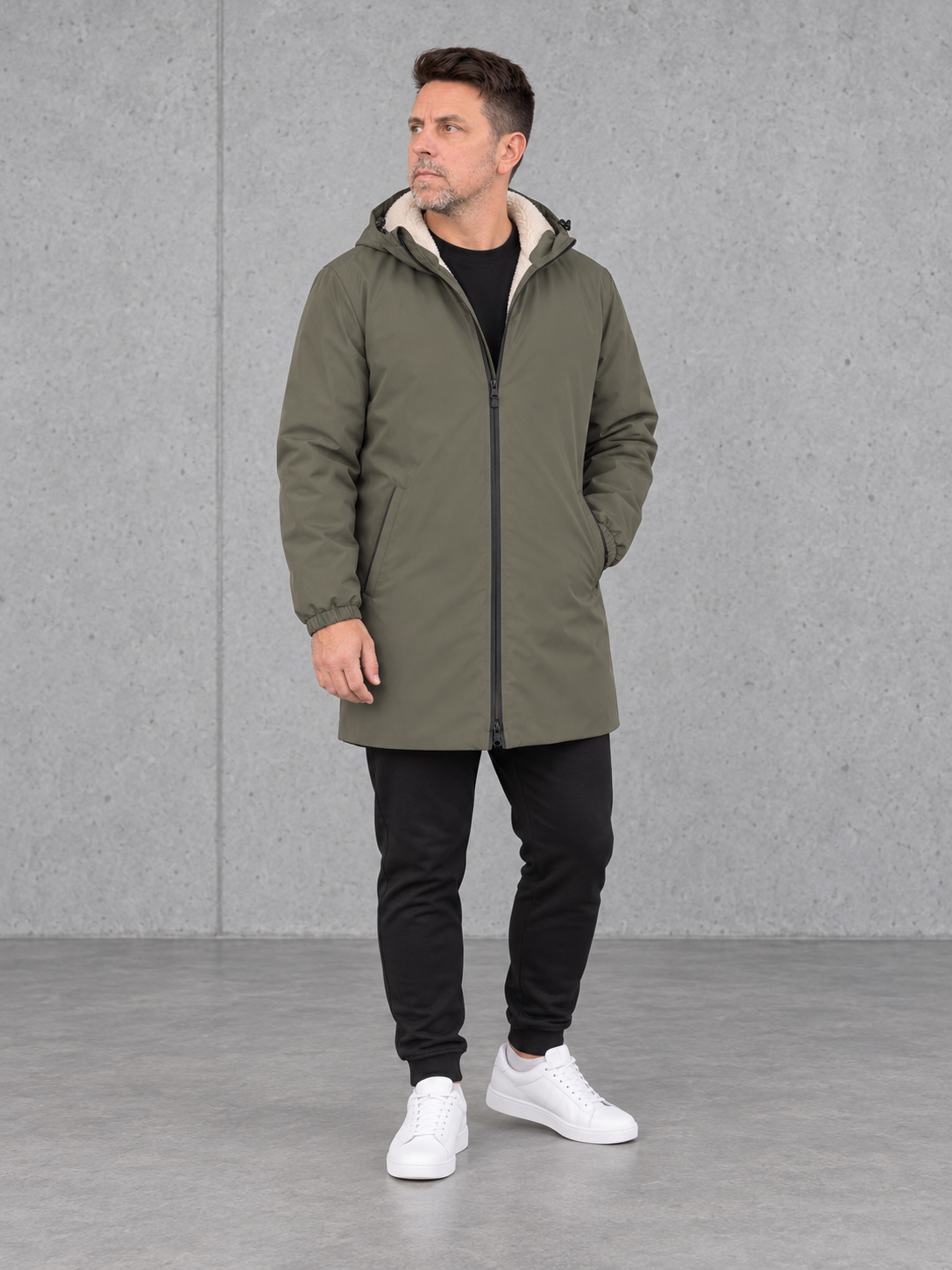 ESSENTIALS Sherpa Parka Organic Khaki – fullbody-front-three-quarter #farbe_organic khaki