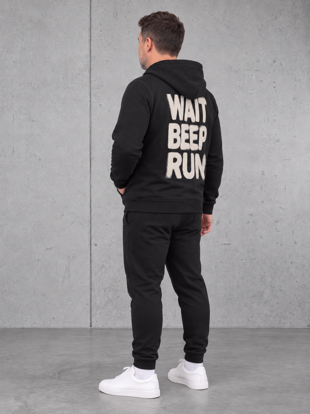 carpstylez WAIT BEEP RUN Hoodie in Schwarz – getragen, Ganzkörperansicht von schräg hinten #farbe_black