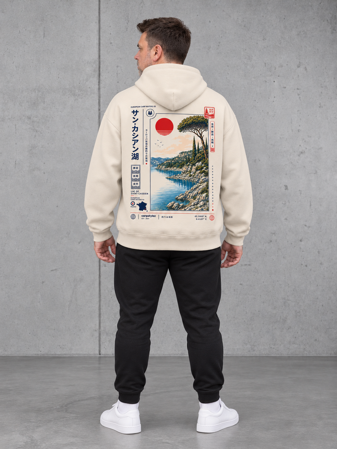 carpstylez LAC DE SAINT-CASSIEN Oversize Hoodie NS408 in Ivory – Ganzkörper-Rückenansicht mit Lac-de-Saint-Cassien-Print