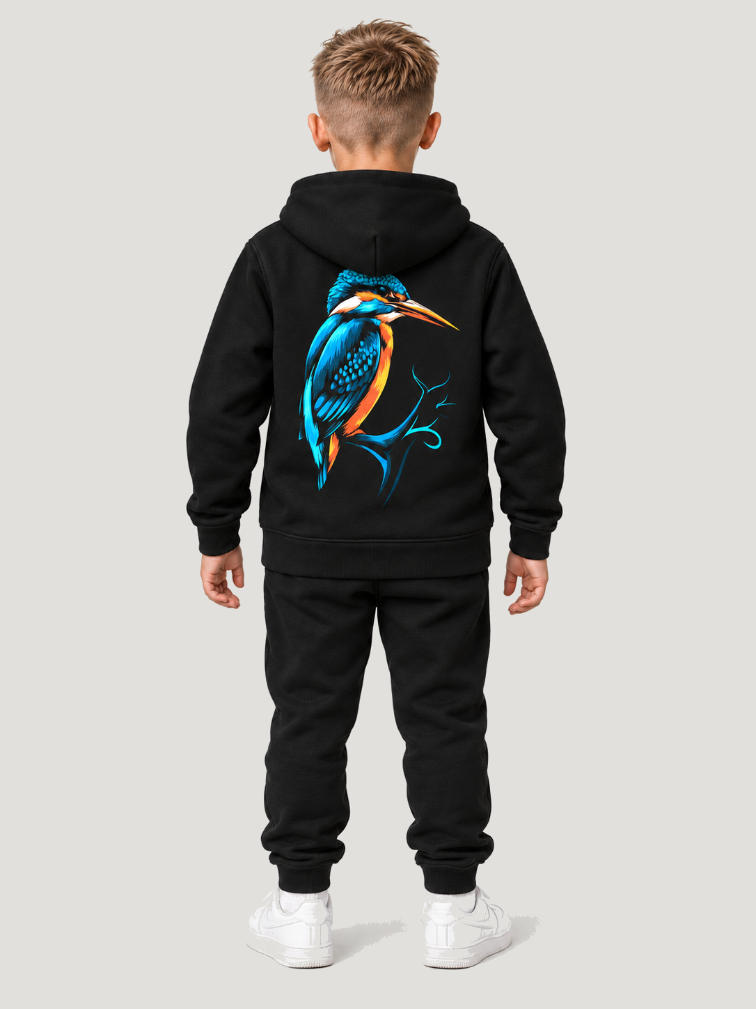 carpstylez Kids Hoodie KINGFISHER VIBES in Black – Ganzkörper-Rückenansicht am Kind #farbe_black