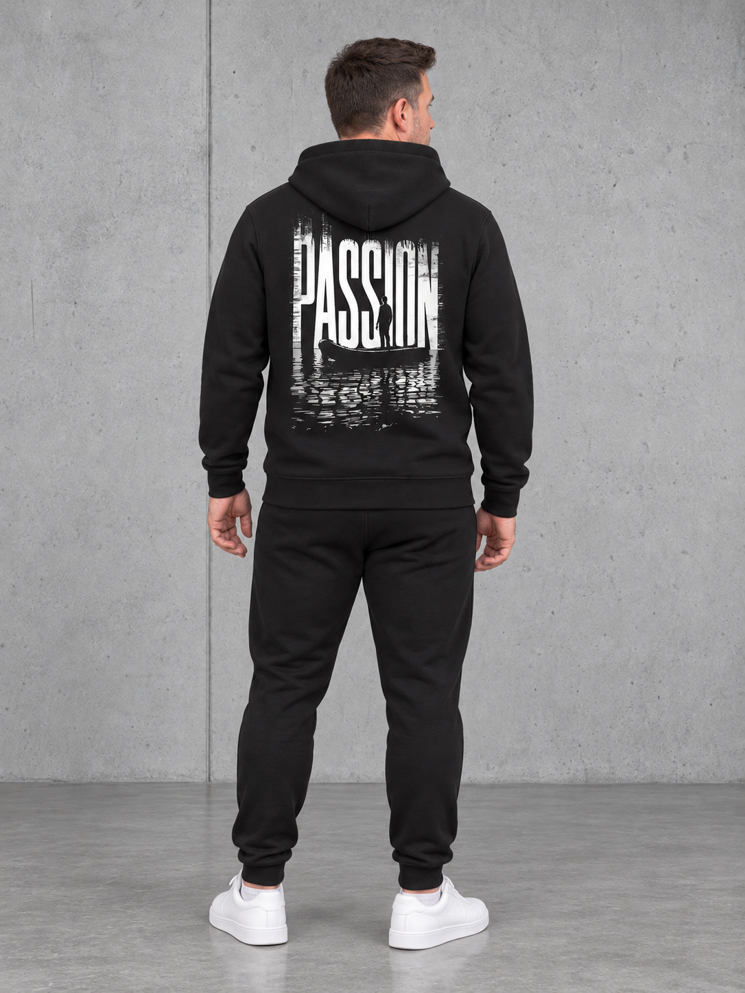 carpstylez PASSION Hoodie Black – Fullbody Rückenansicht mit Olli #farbe_black