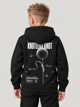 carpstylez Kids Hoodie Knotless Knot in Black – Rückenansicht am Kind #farbe_black