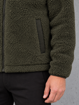 carpstylez ESSENTIALS Sherpajacke NS604 – Seitentasche und Ärmelabschluss #farbe_forest khaki