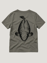 carpstylez Kids KING CARP Shirt Organic Khaki – Backprint Flatlay #farbe_organic khaki