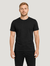 HEAVY PET(T)ING Shirt Black – Vorderseite am Model #farbe_black