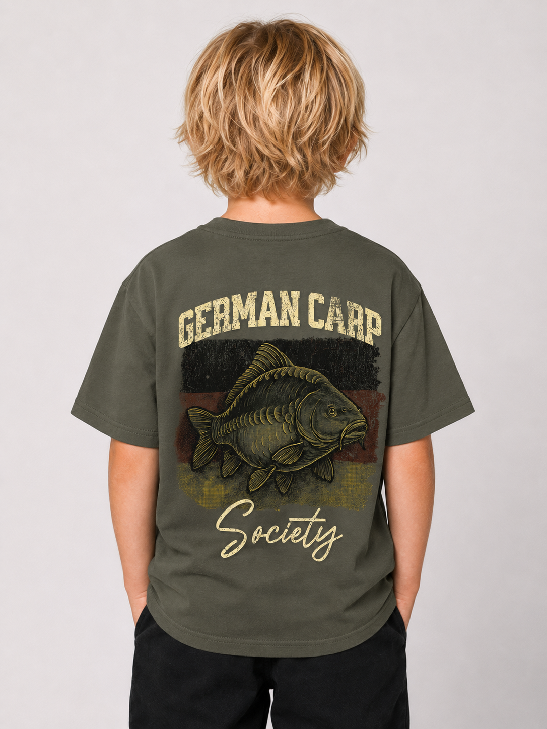 GERMAN CARP SOCIETY Kids Shirt in Khaki mit Backprint – Rückenansicht
