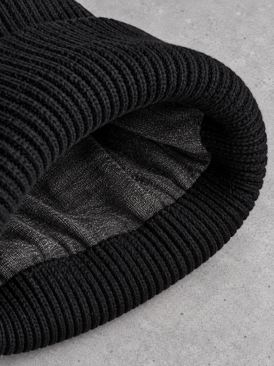 ESSENTIALS Wind Beanie – Innenansicht mit Baumwoll-Jersey-Futter und Rippstrickrand, Black #color_black, olive green, graphite grey