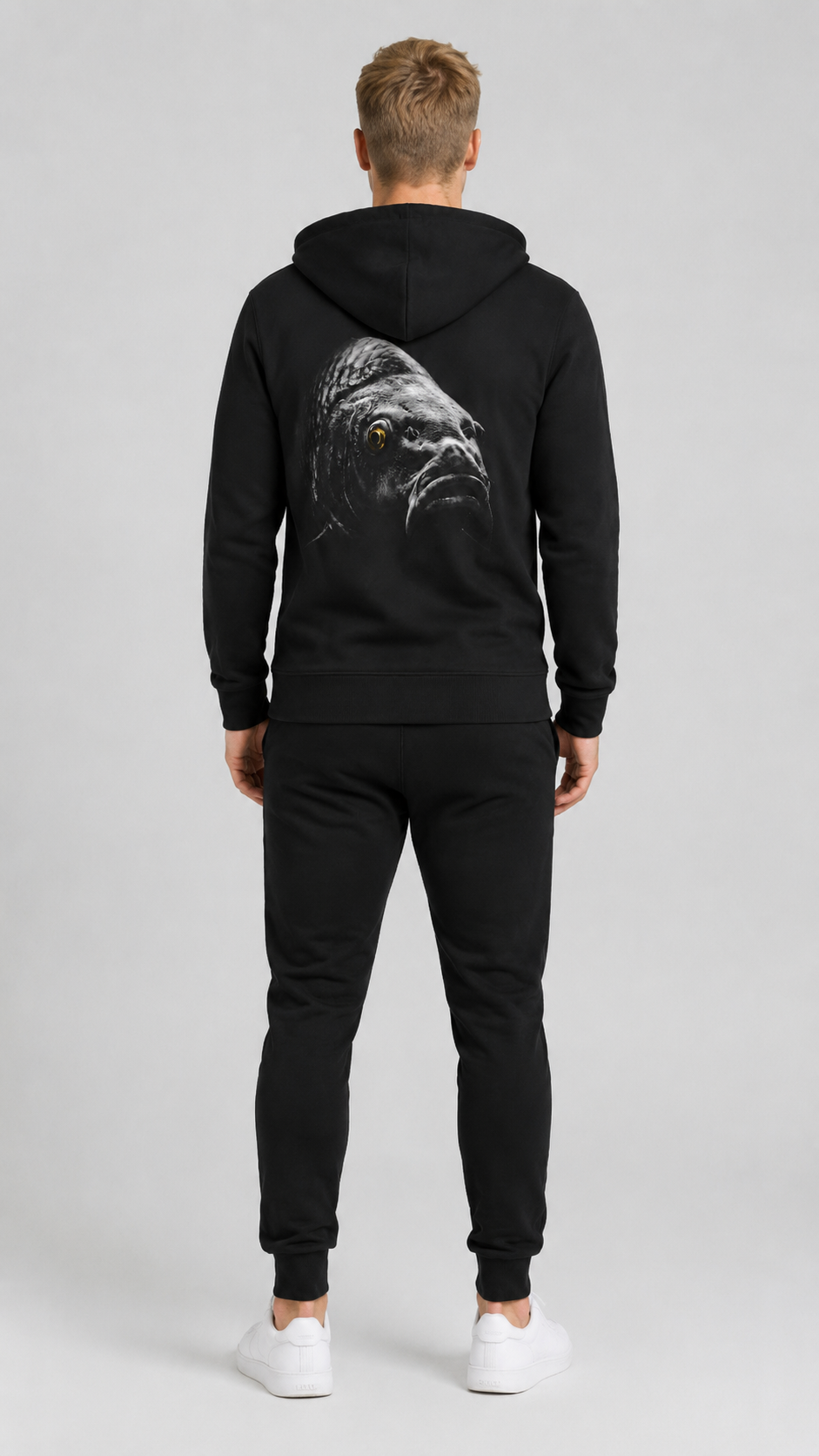 carpstylez BLACKWATER CARP Hoodie – Studio Mock Fullbody, Karpfen-Streetwear