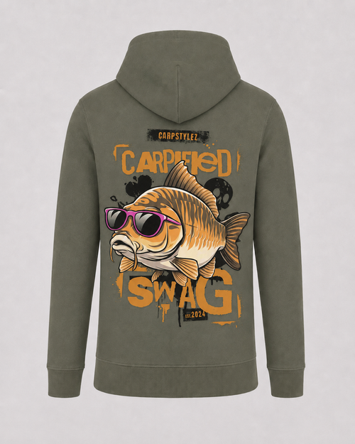 carpstylez Carpified Swag Hoodie – Backprint, khakifarbener Karpfen-Hoodie