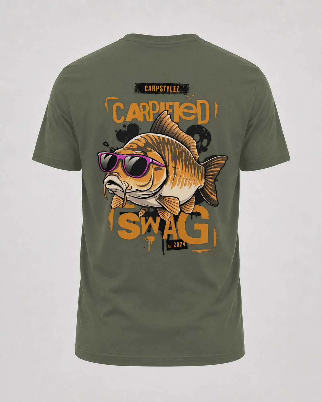 carpstylez Carpified Swag Shirt – Backprint, khakifarbenes Karpfen-Streetwear Shirt