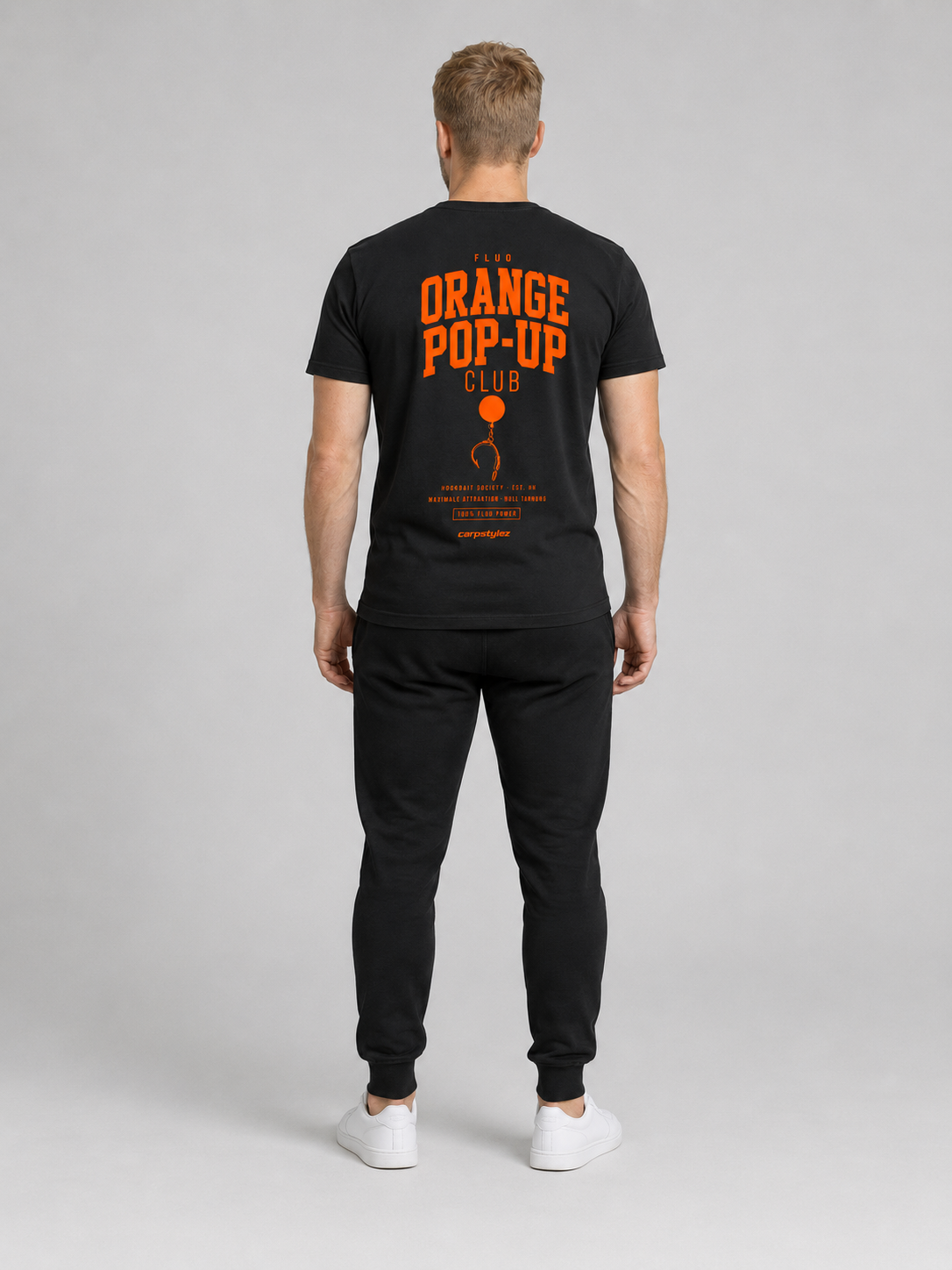 carpstylez FLUO ORANGE POP-UP Club Shirt schwarz – getragen, Rückansicht Ganzkörper