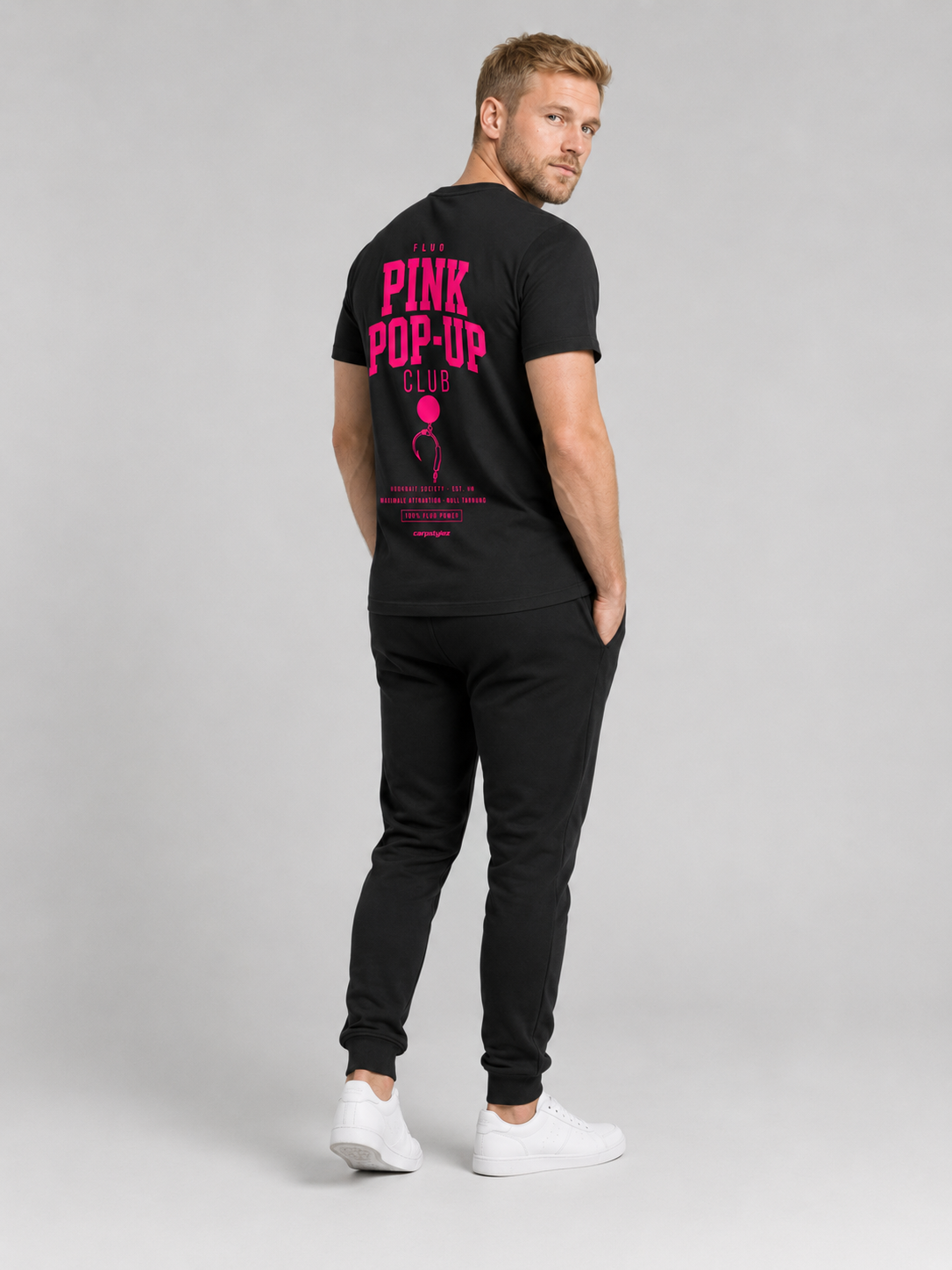 carpstylez FLUO PINK POP-UP Club Shirt schwarz – getragen, Ganzkörper Rückseite
