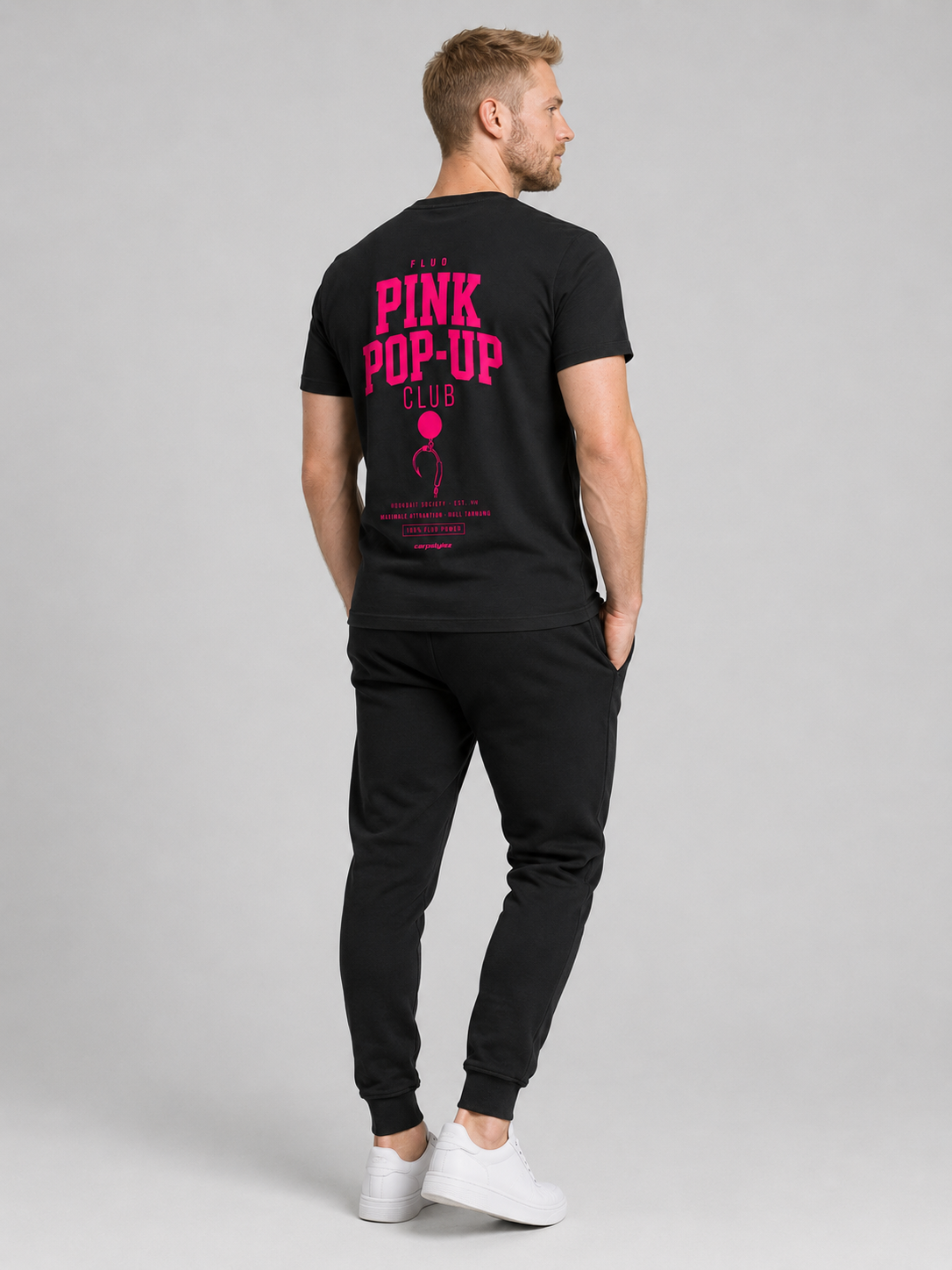 carpstylez FLUO PINK POP-UP Club Shirt schwarz – getragen, Ganzkörper Rückseite