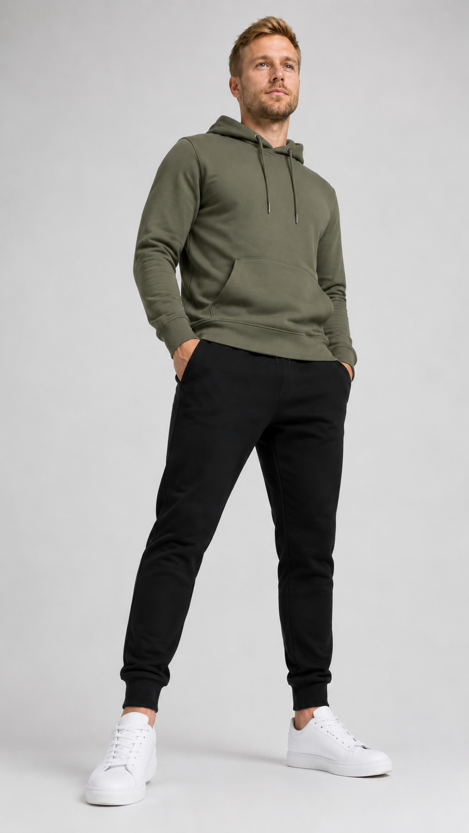 carpstylez KING CARP Hoodie – Studio Mock Fullbody, Karpfen-Streetwear