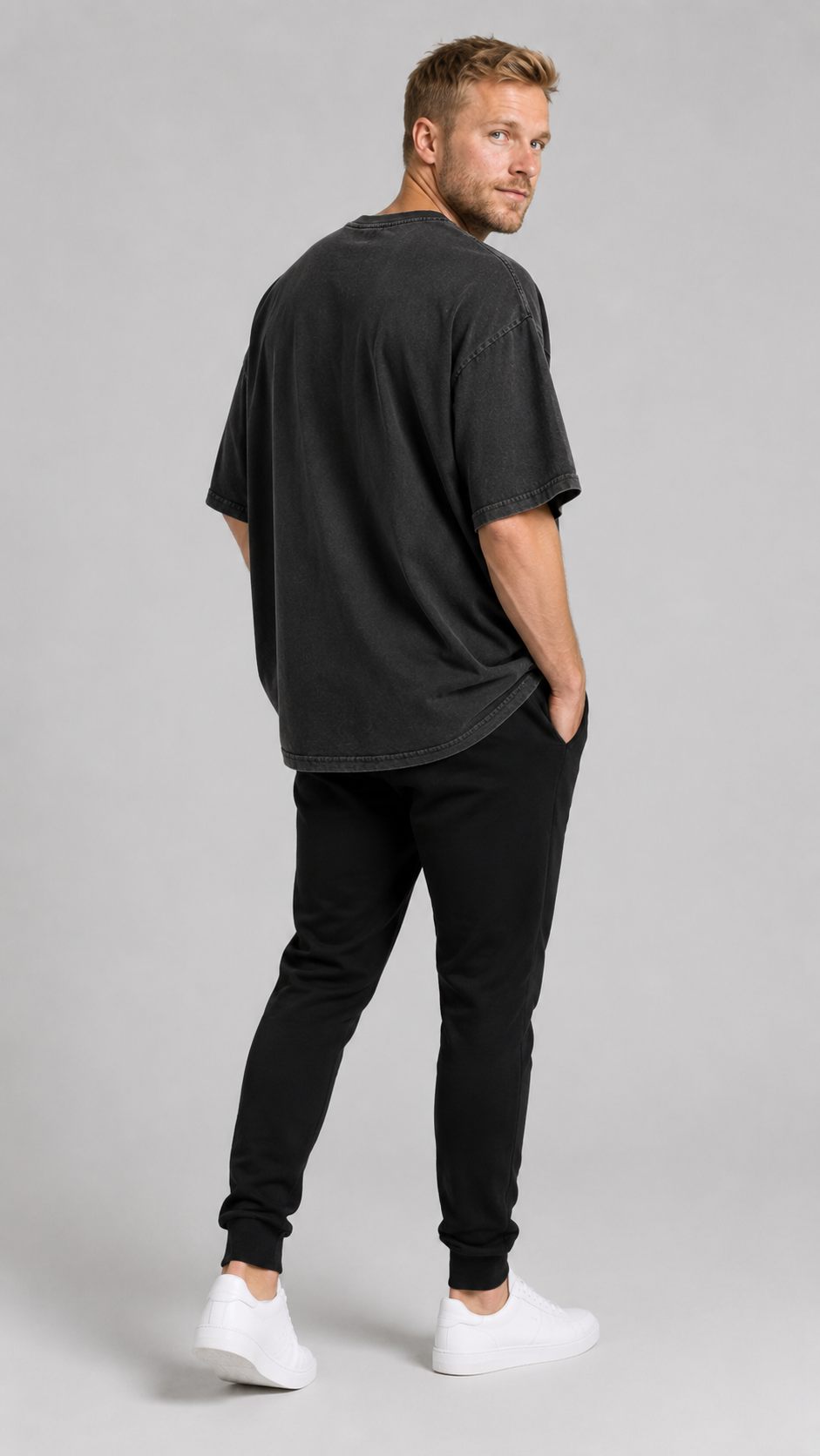 carpstylez KINGFISHER SIGNAL Acid Wash Oversize Shirt – Studio Mock Fullbody, Karpfen-Streetwear