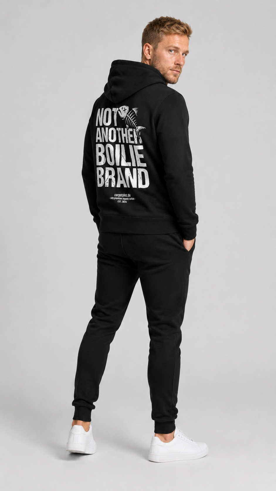 carpstylez NABB Hoodie – Studio Mock Fullbody, Karpfen-Streetwear