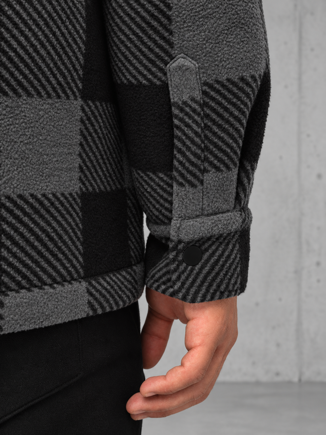 ESSENTIALS Karo Steppoverhemd NS523 – 12-cuff-detail #farbe_iron grey / black