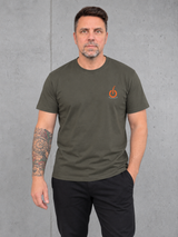 carpstylez OFFLINE Shirt – Olli Vorderseite mit orangem Brustlogo #farbe_organic khaki