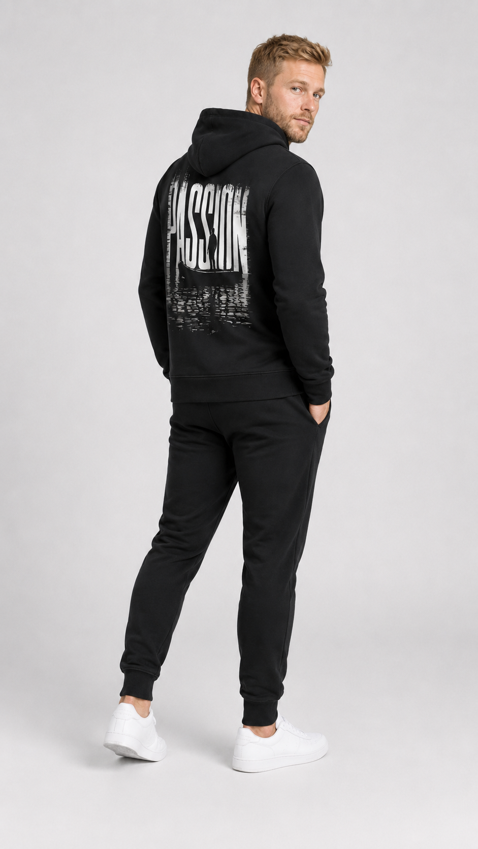 carpstylez PASSION Hoodie – Studio Mock Fullbody, Karpfen-Streetwear