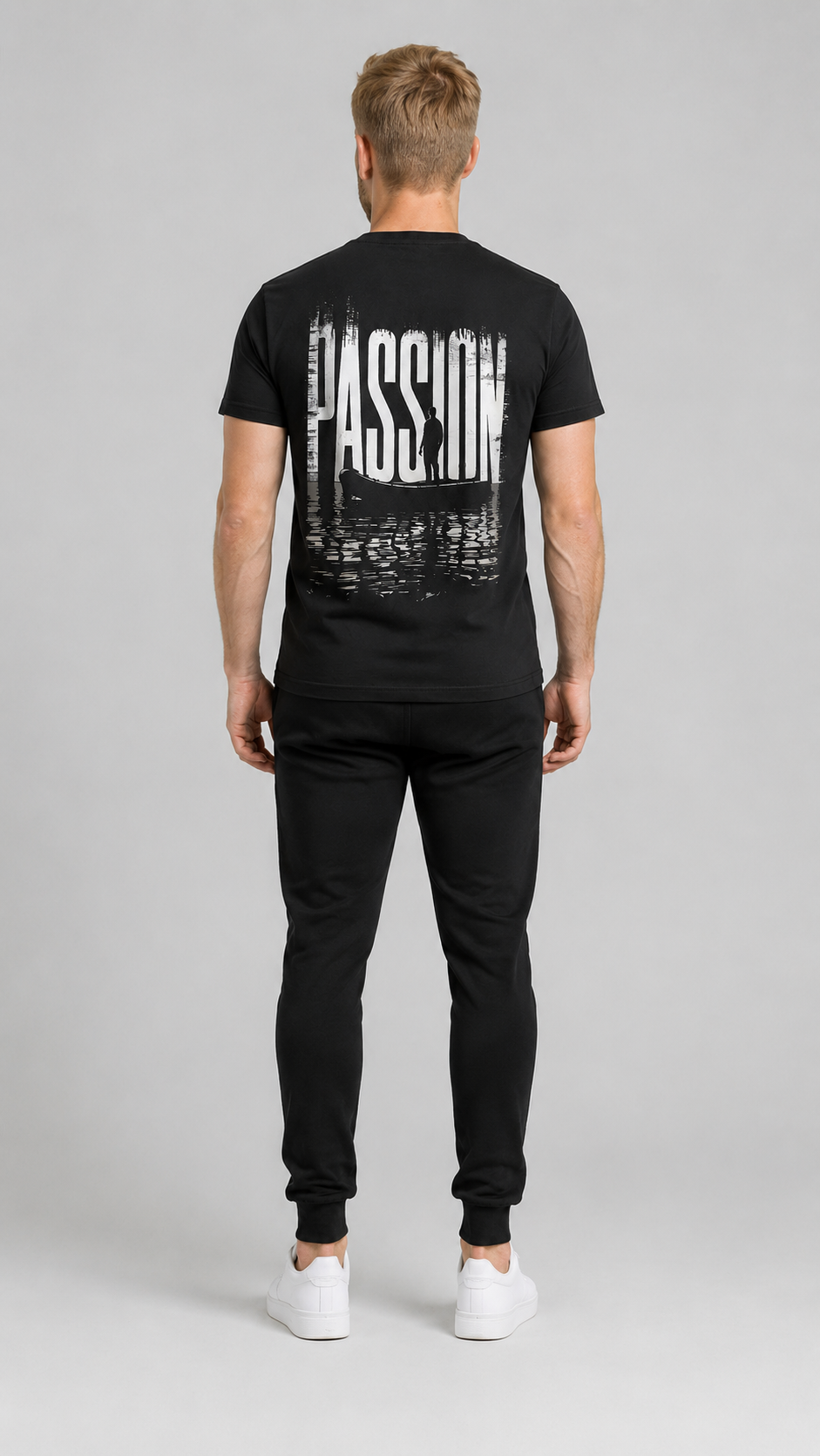 carpstylez PASSION Shirt – Studio Mock Fullbody, Karpfen-Streetwear