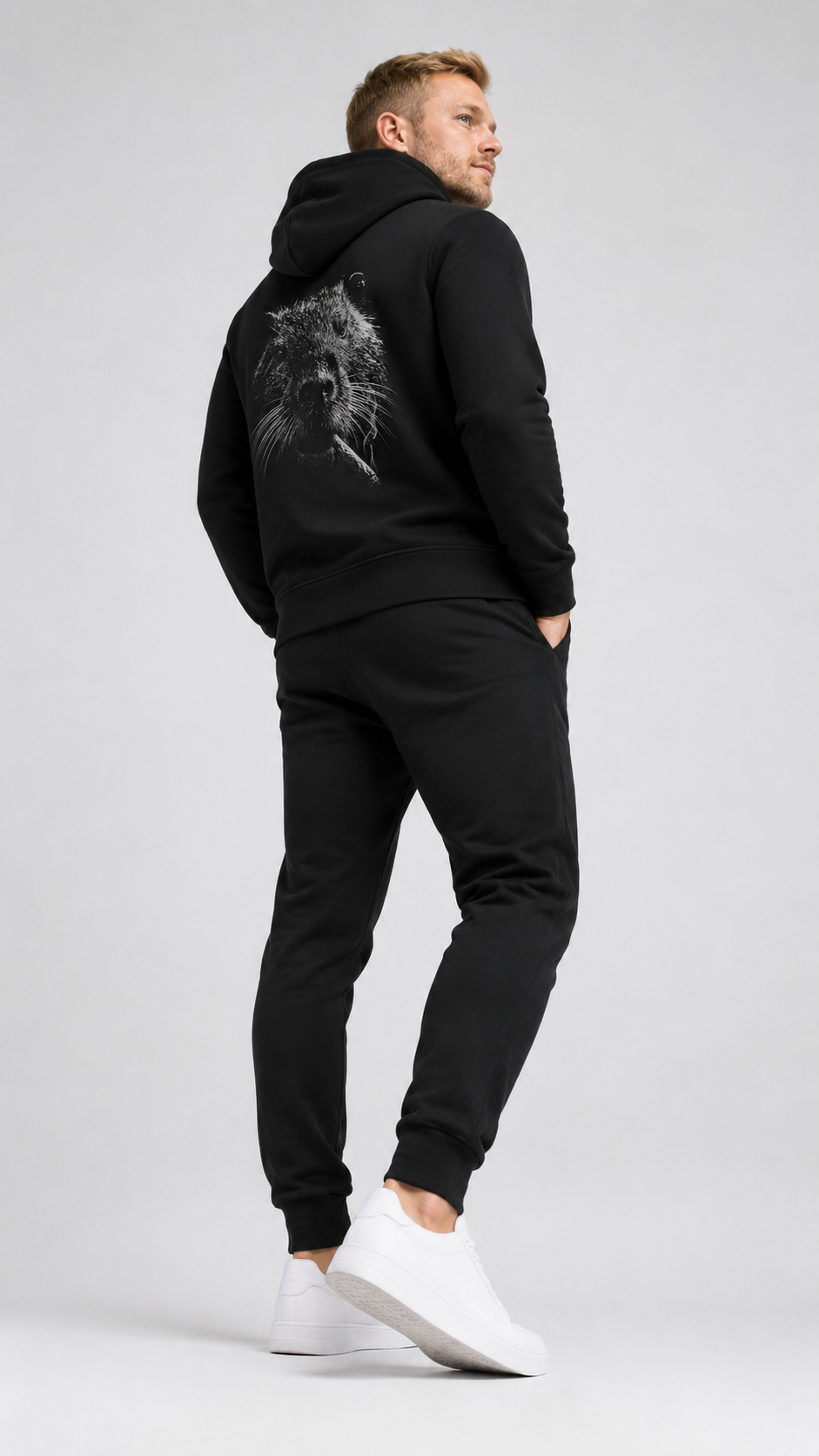 carpstylez SILT & SMOKE NUTRIA Hoodie – Studio Mock Fullbody, Karpfen-Streetwear