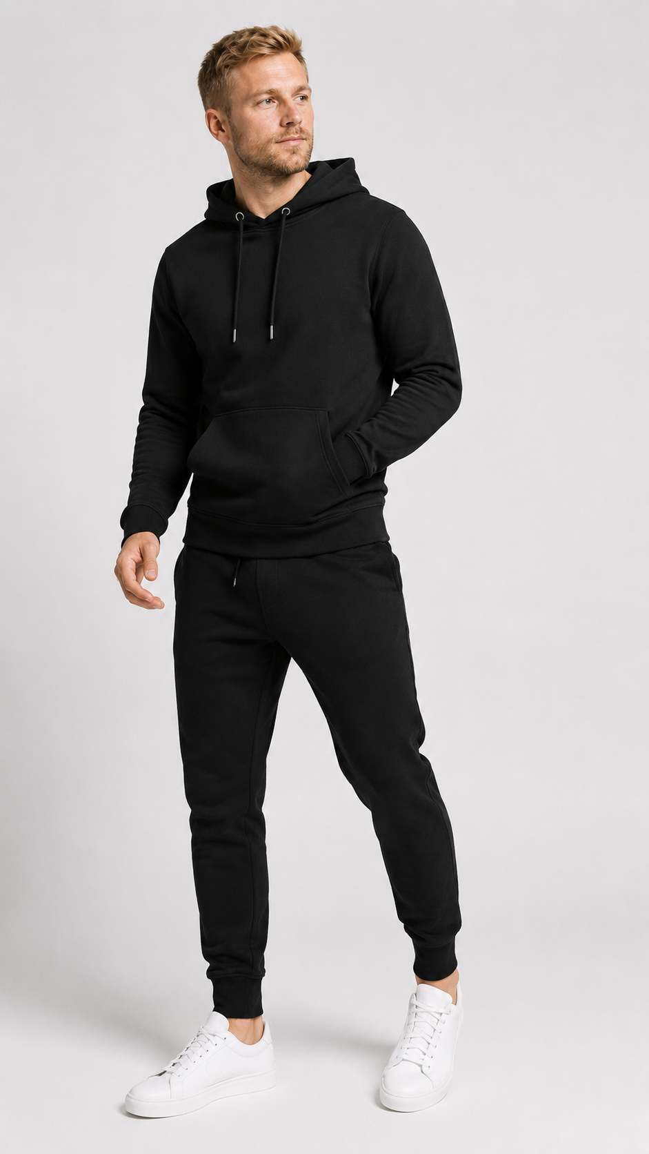 carpstylez WAIT BEEP RUN Hoodie – Studio Mock Fullbody, Karpfen-Streetwear