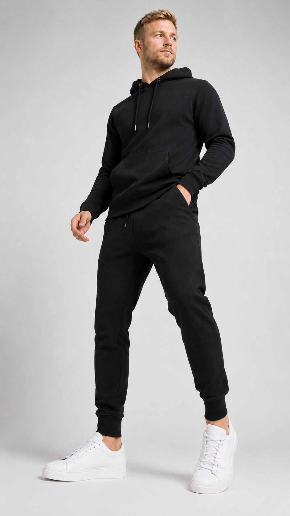 carpstylez WAIT BEEP RUN Hoodie – Studio Mock Fullbody, Karpfen-Streetwear