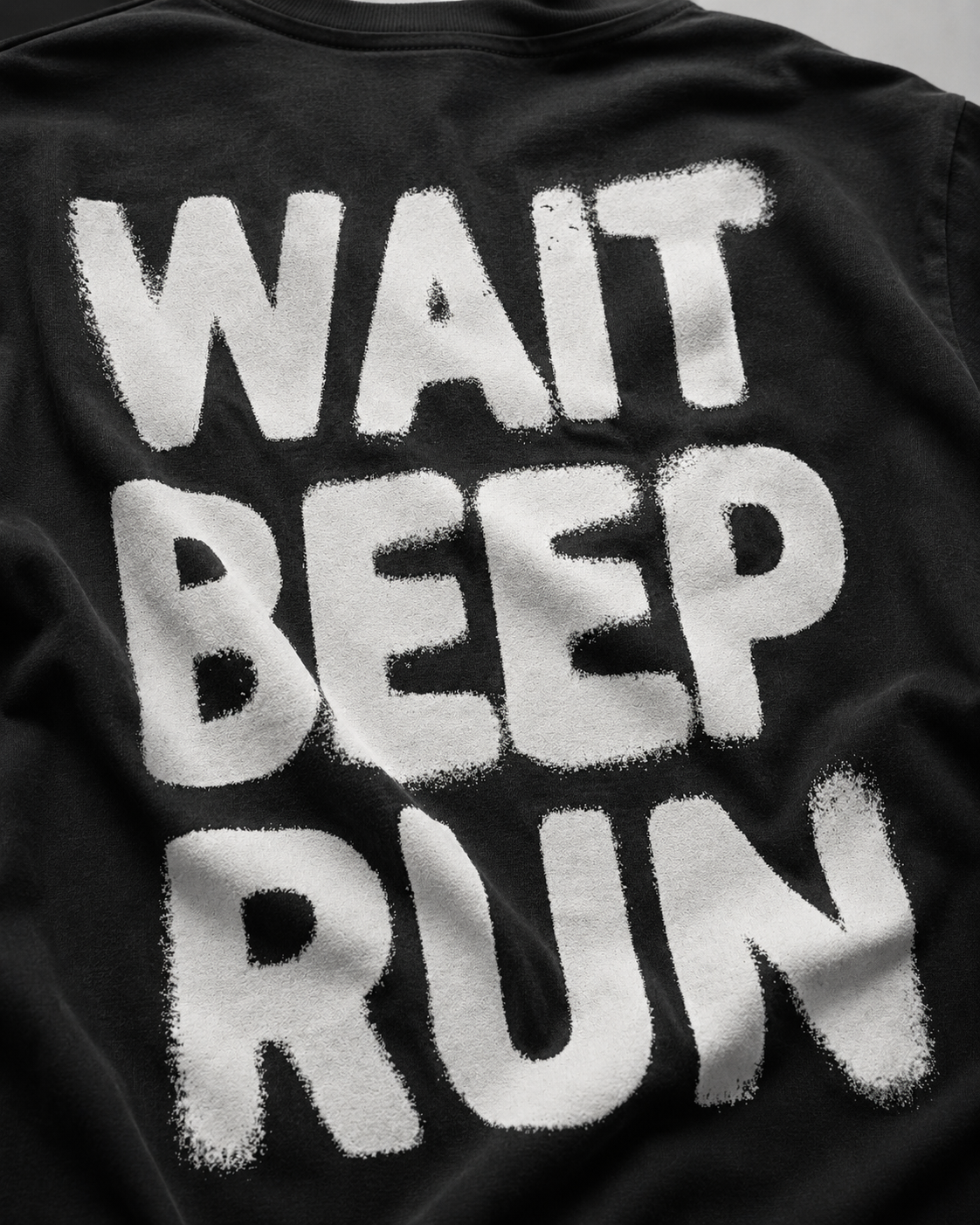 carpstylez WAIT BEEP RUN Shirt – Detail, Karpfen-Streetwear