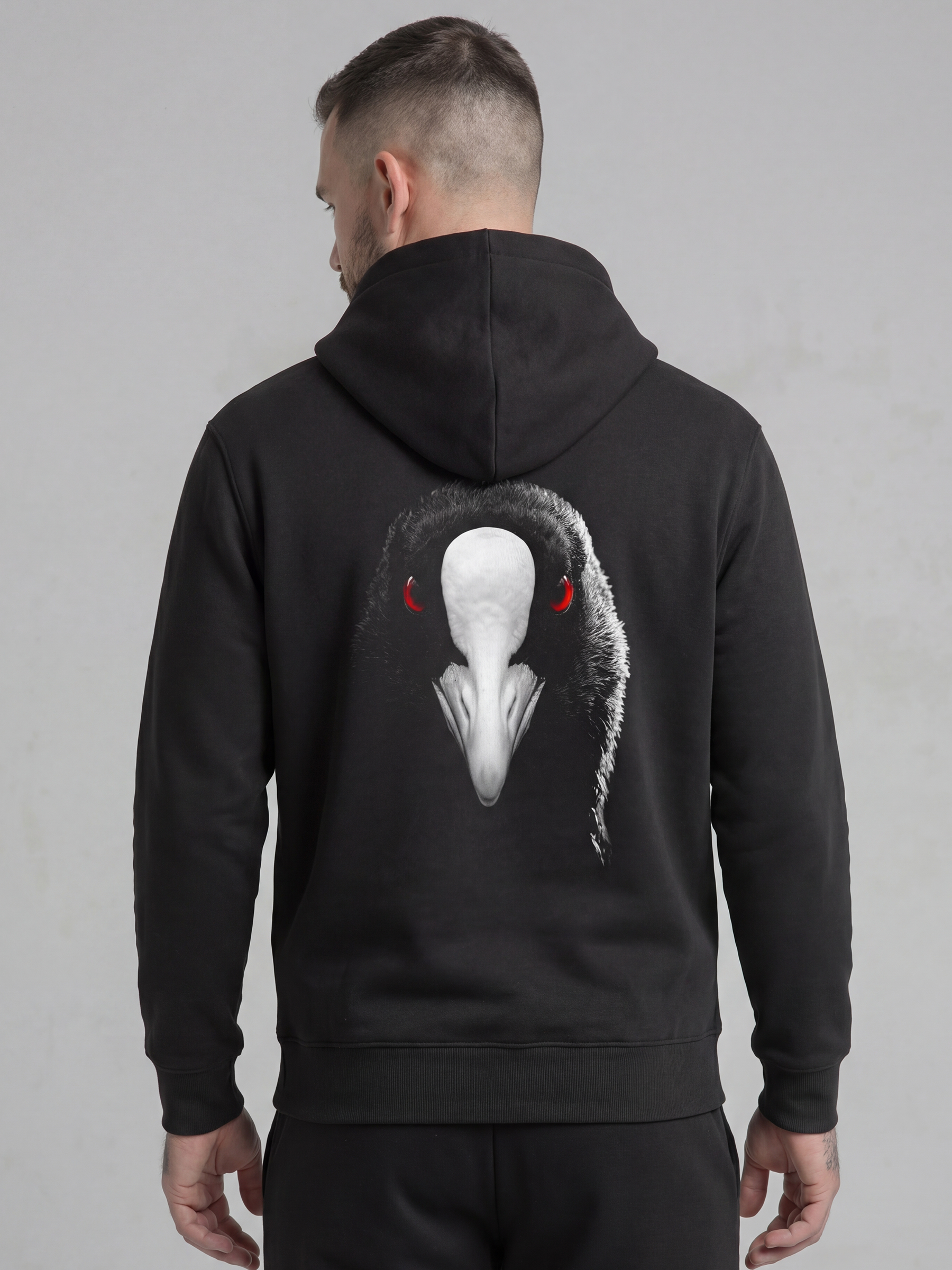 Schwarzer carpstylez Hoodie „Blackwater Coot“ mit Blässhuhn-Rückenprint – Streetwear fürs Karpfenangeln