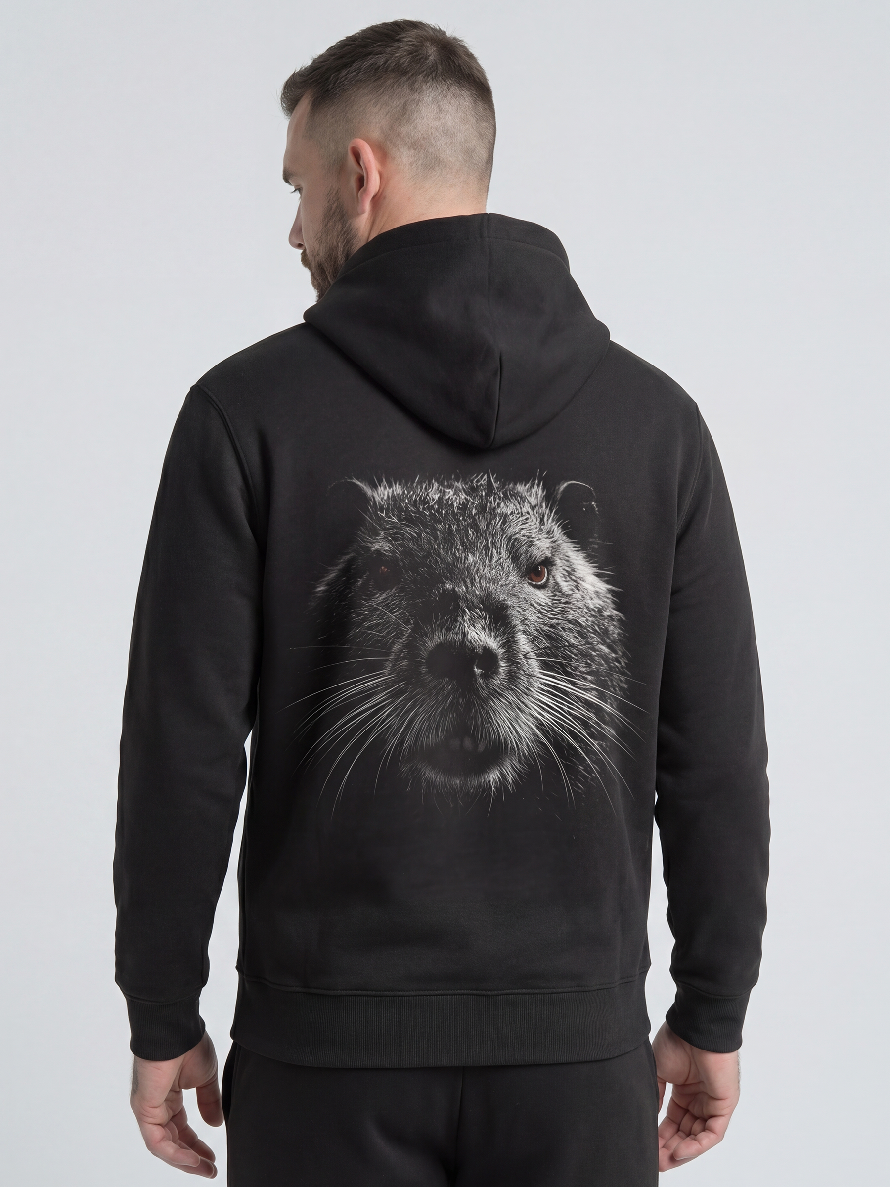 Schwarzer carpstylez Hoodie „Blackwater Nutria“ mit Nutria-Rückenprint – Streetwear fürs Karpfenangeln