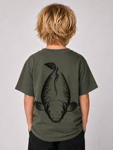KING CARP Kids Shirt in Khaki mit Backprint – Rückenansicht