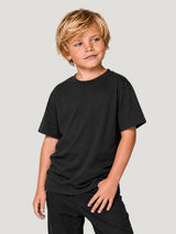 BLACKWATER CARP Kids Shirt Schwarz – cleane Vorderansicht, Karpfenangler-Streetwear #farbe_black