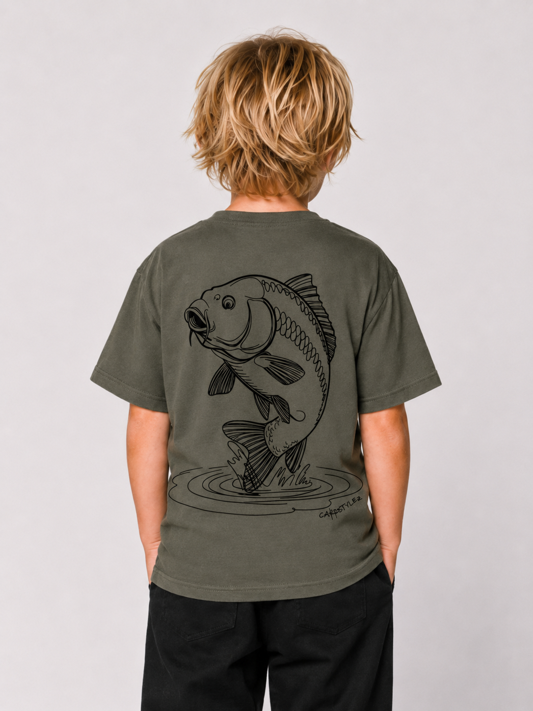 THE RISE Kids Shirt in Khaki mit Backprint – Rückenansicht